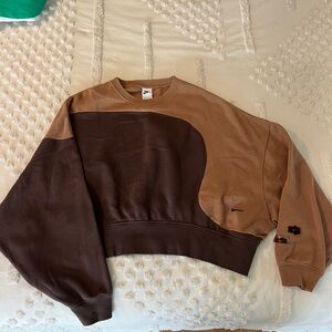 Nike Two-Tone Brown Colorblock Cropped Sweatshirt